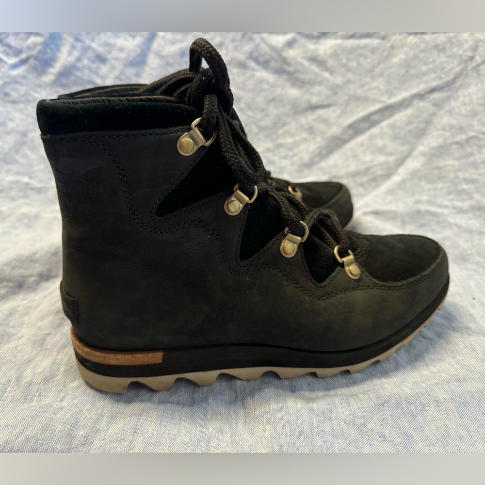 Sorel sneakchic alpine waterproof bootie